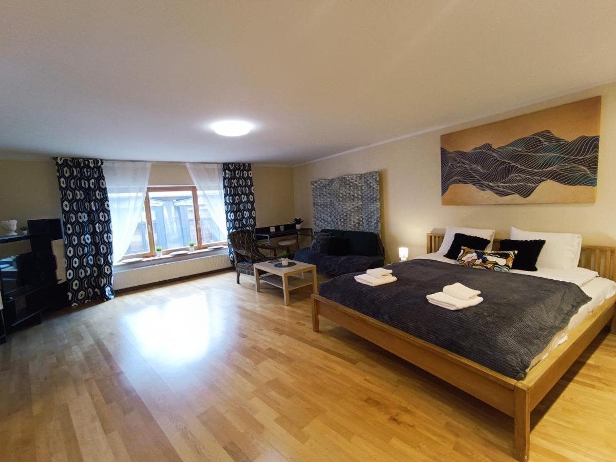 Elegant Old Town Toffee Bliss Apartment, Self Check-In, Steps From Bus Station Riga Exterior photo