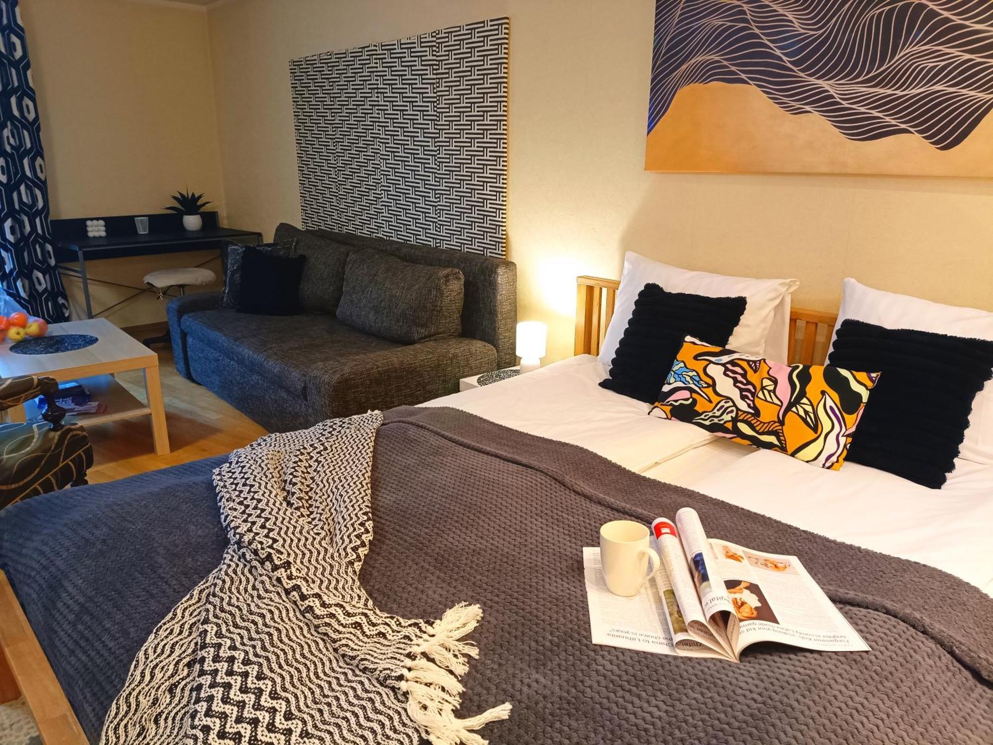 Elegant Old Town Toffee Bliss Apartment, Self Check-In, Steps From Bus Station Riga Exterior photo